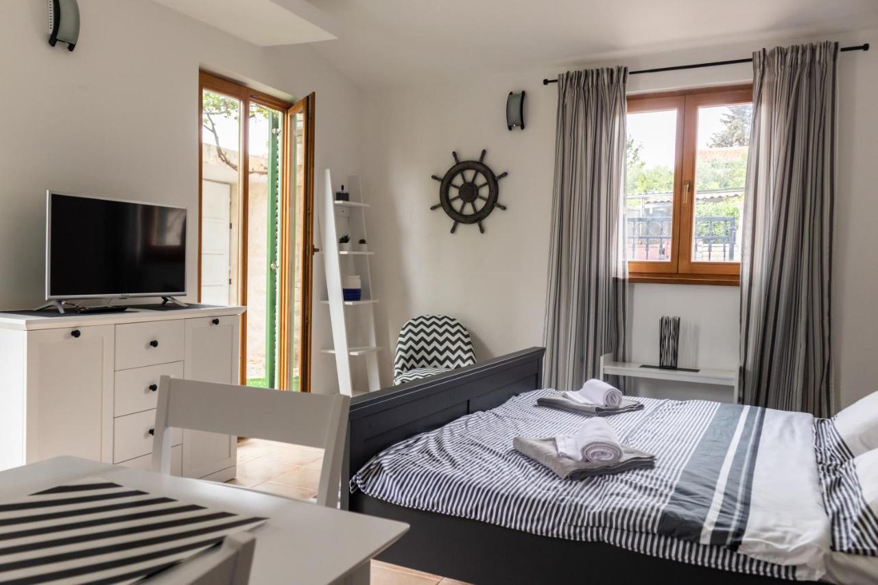 Apartments Summer Touch Petrcane Eksteriør billede